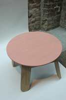 The L Table. Bordets understell består av fire L-formede deler som bordplaten hviler på. God design for flatpakking, av Sara Polmar.