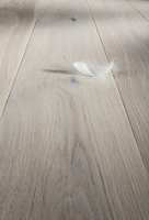 Et lakkert gulv kan både være høyblankt eller helmatt, eller noe midt imellom avhengig av hvilken lakk det behandles med.