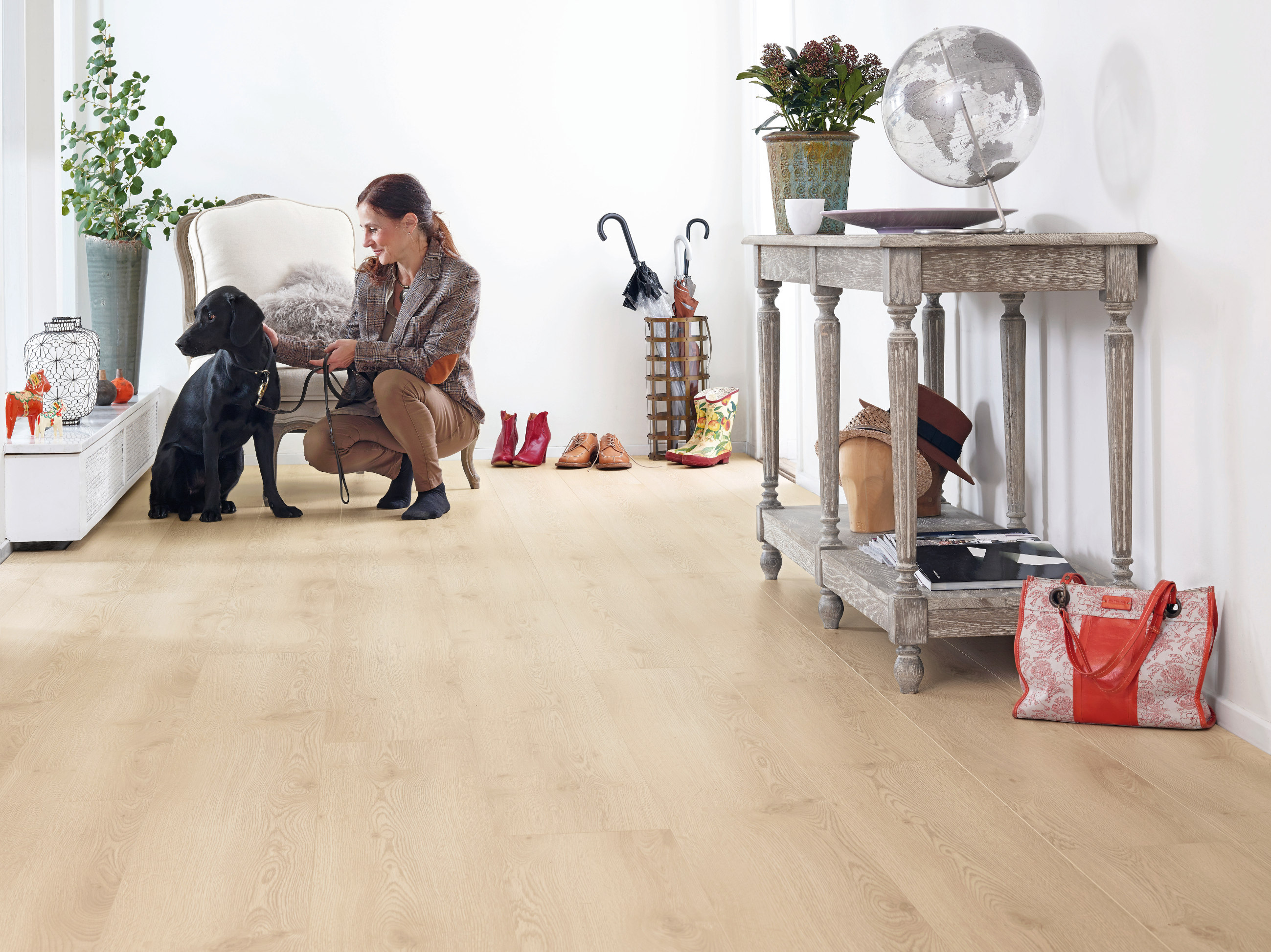 Laminatgulv er slitesterkt - her designet Snow Oak som Long board.