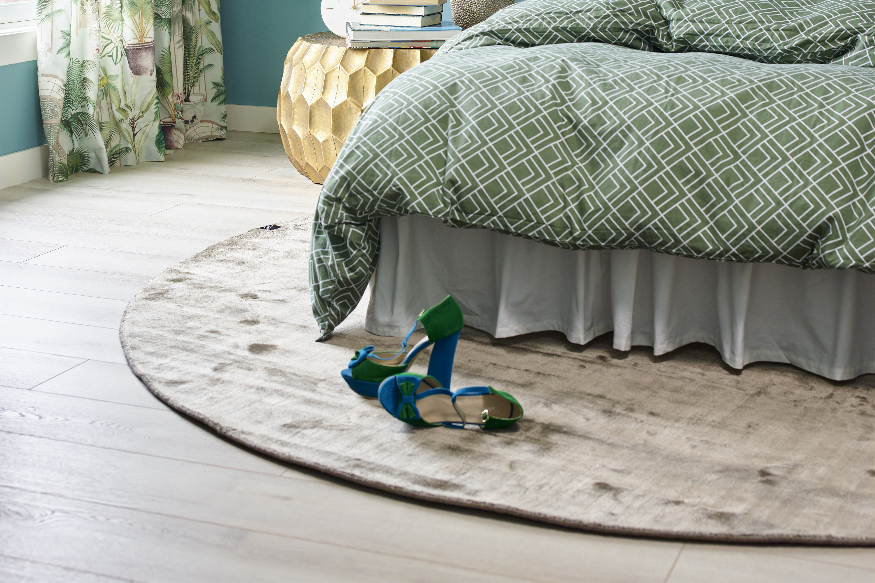 rundt teppe ved seng 