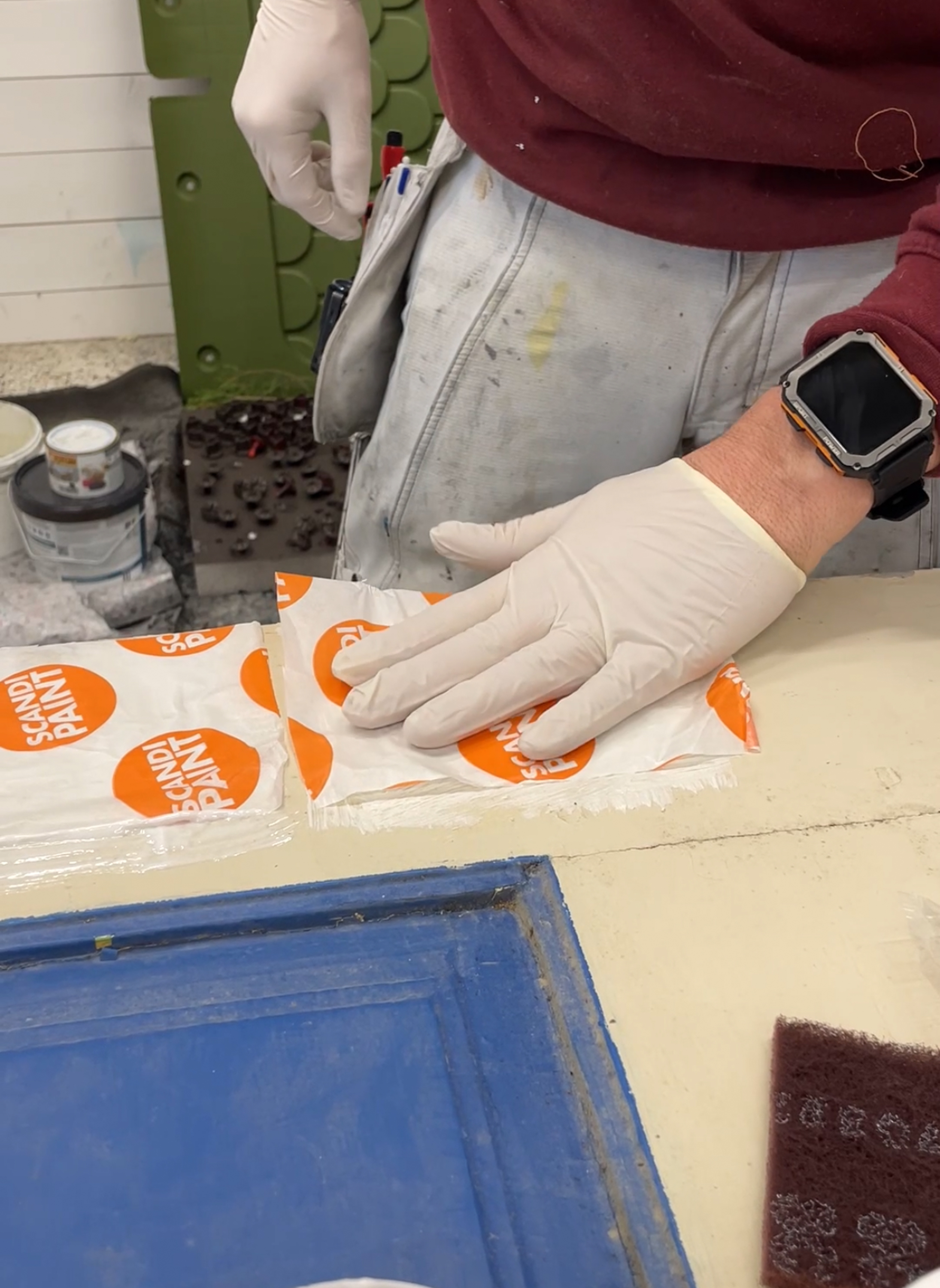 laminert papir for å hindre at malingfjerner tørker.