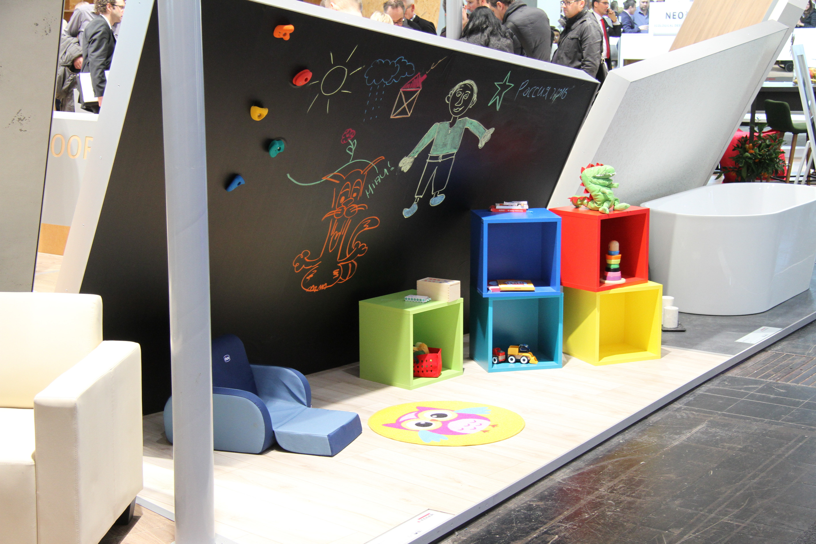 Hva med et krittgulv som ungene kan tegne p&aring;?