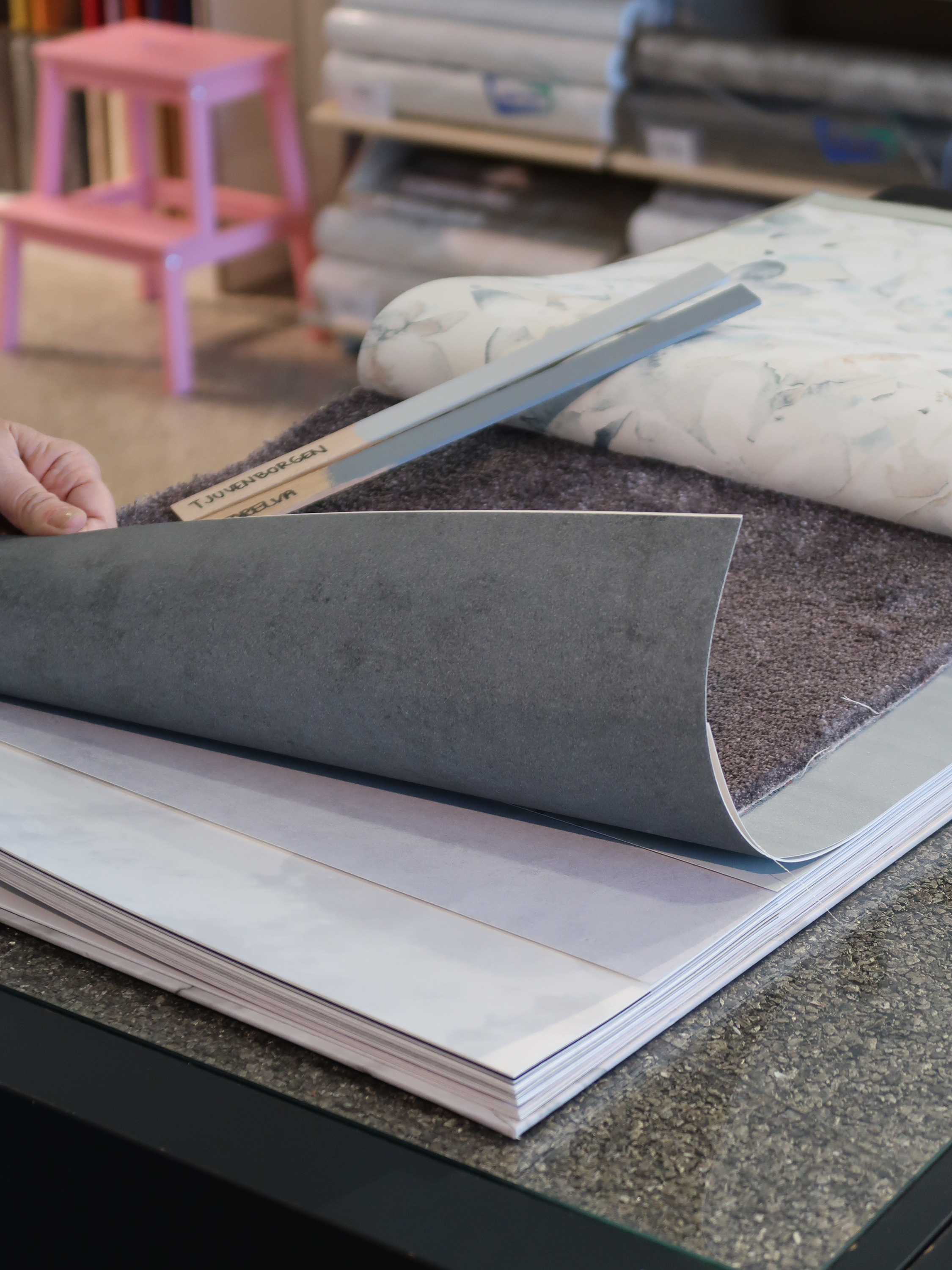 Maling, tapet og teppe