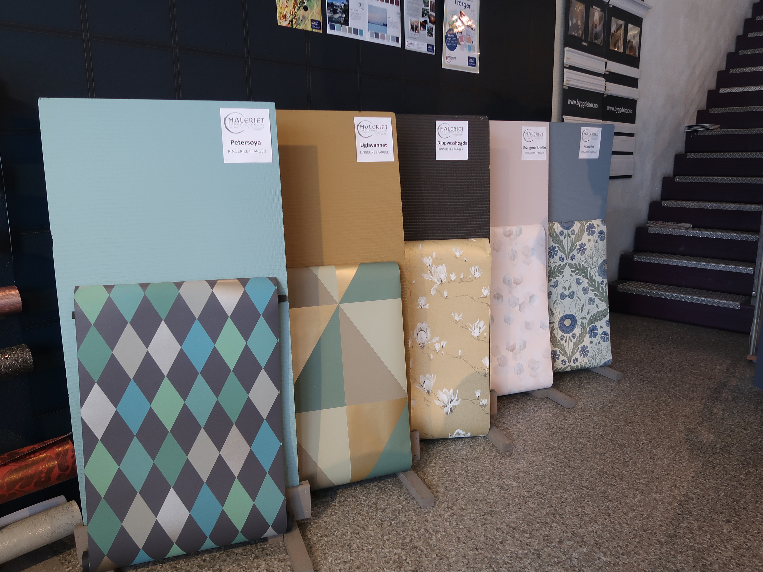 Tapetprøver i butikk