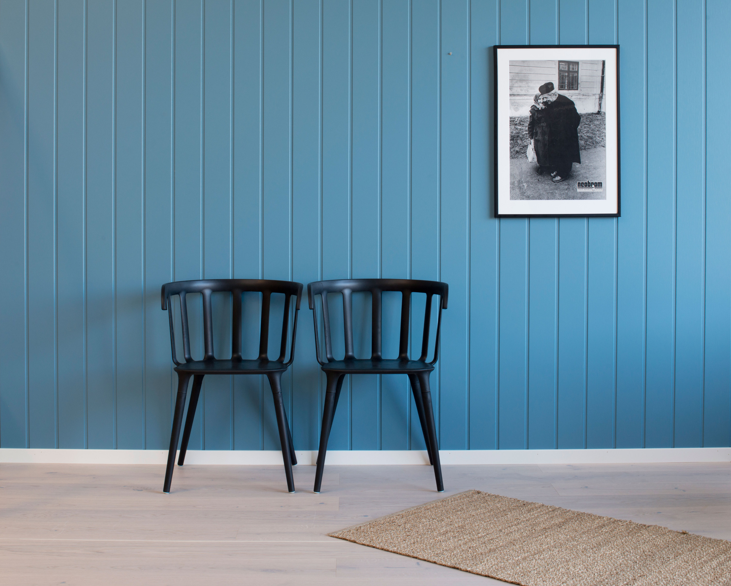 – Vi har flotte veggpaneler  i MDF og furu. De nyeste panelene har også garanti mot kvistgjennomslag og gulning, sier Truls Skaugen. 