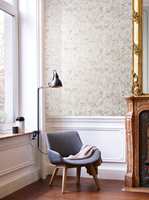 <b>ELEGANT:</b> Et elegant og litt herskapelig interiør kan dempes og gjøres litt mer avslappet med mer moderne, enklere møbler. Tapetet her er fra kolleksjonen Glasshouse fra Borge.