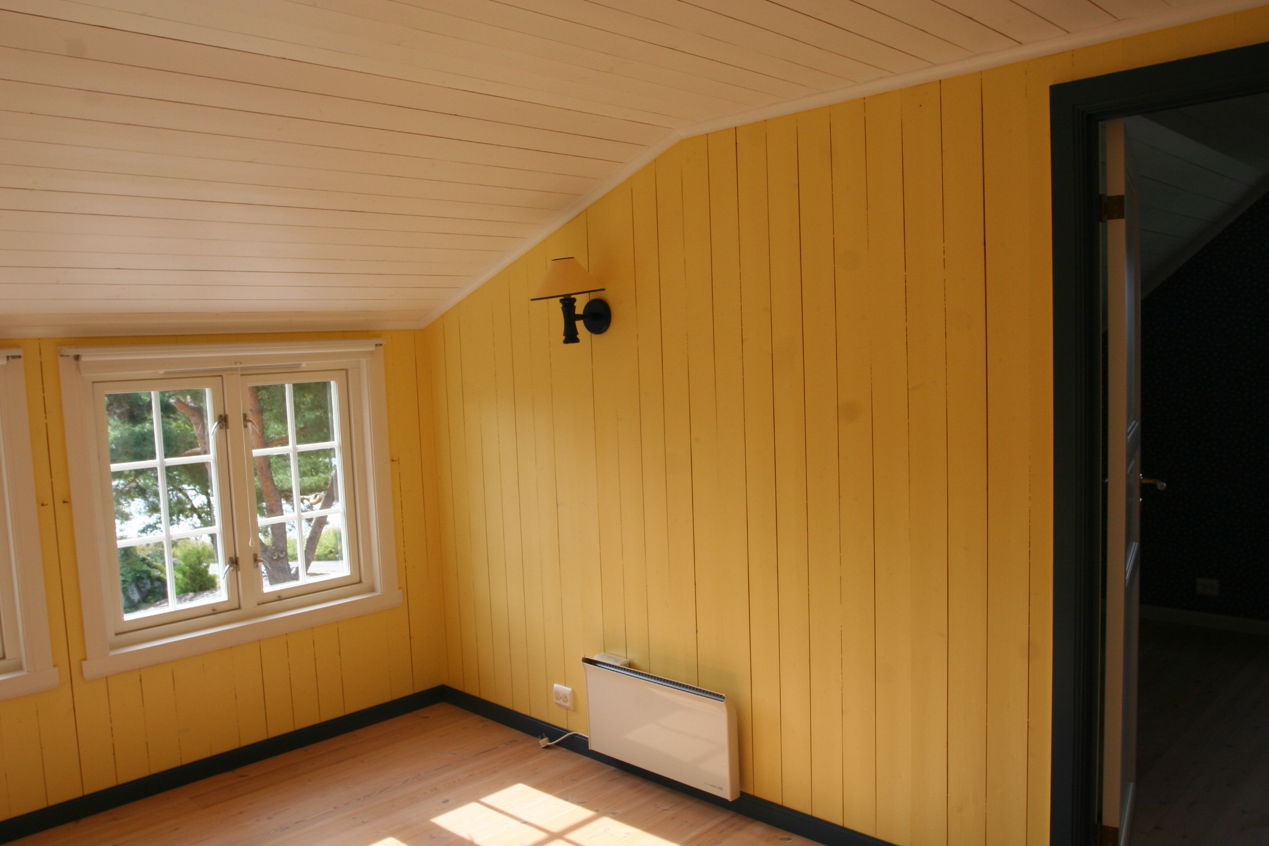 Loftsrommet før forvandlingen, med farger fra en annen tid.