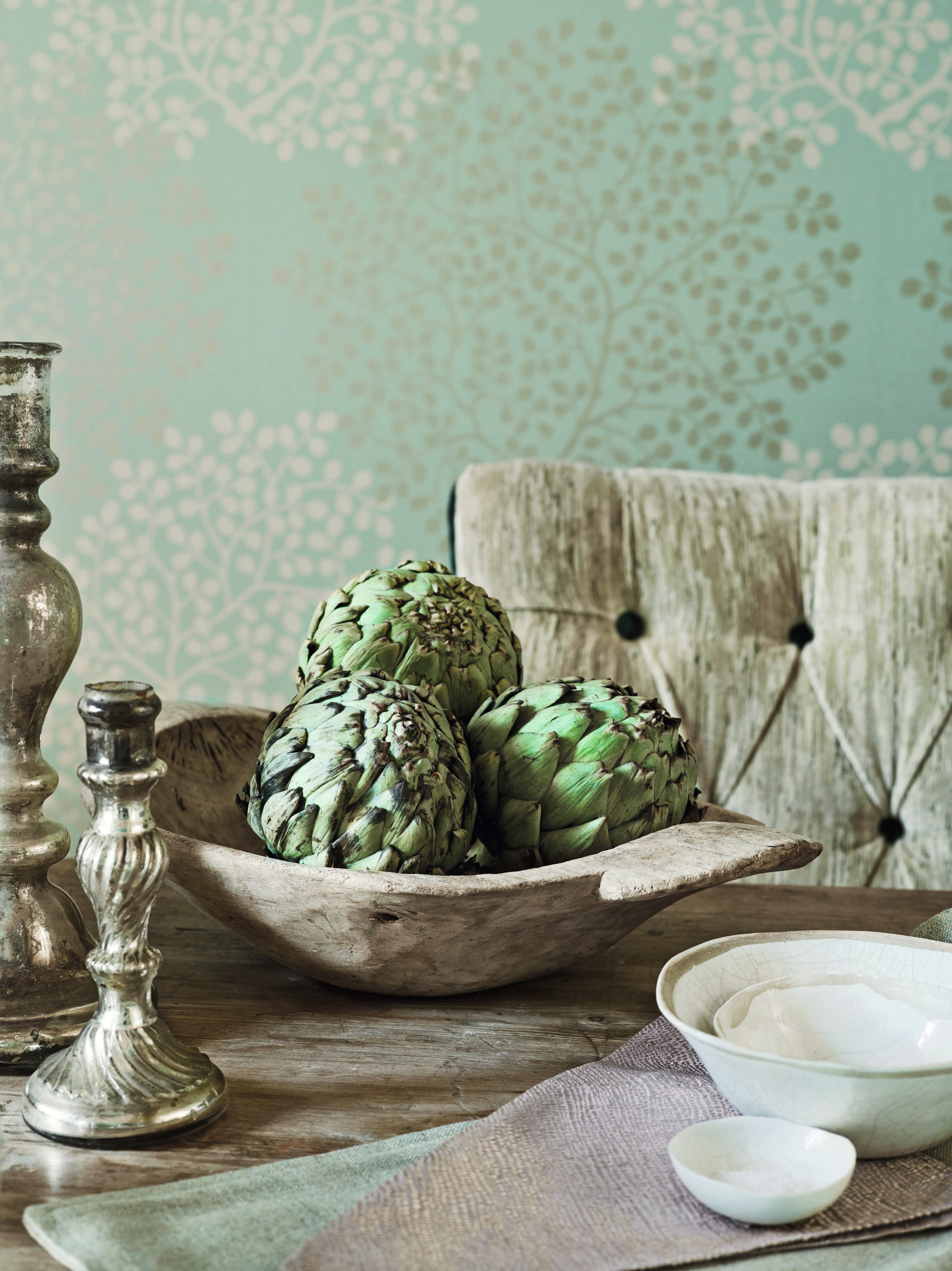 Hos INTAG fant vi Lindos fra Sanderson, også er et vinyltapet med tre vaskebølger. Dette designet finnes i flere farger, alle fint avstemt ton-i-ton og et lite skimmer av sølv.