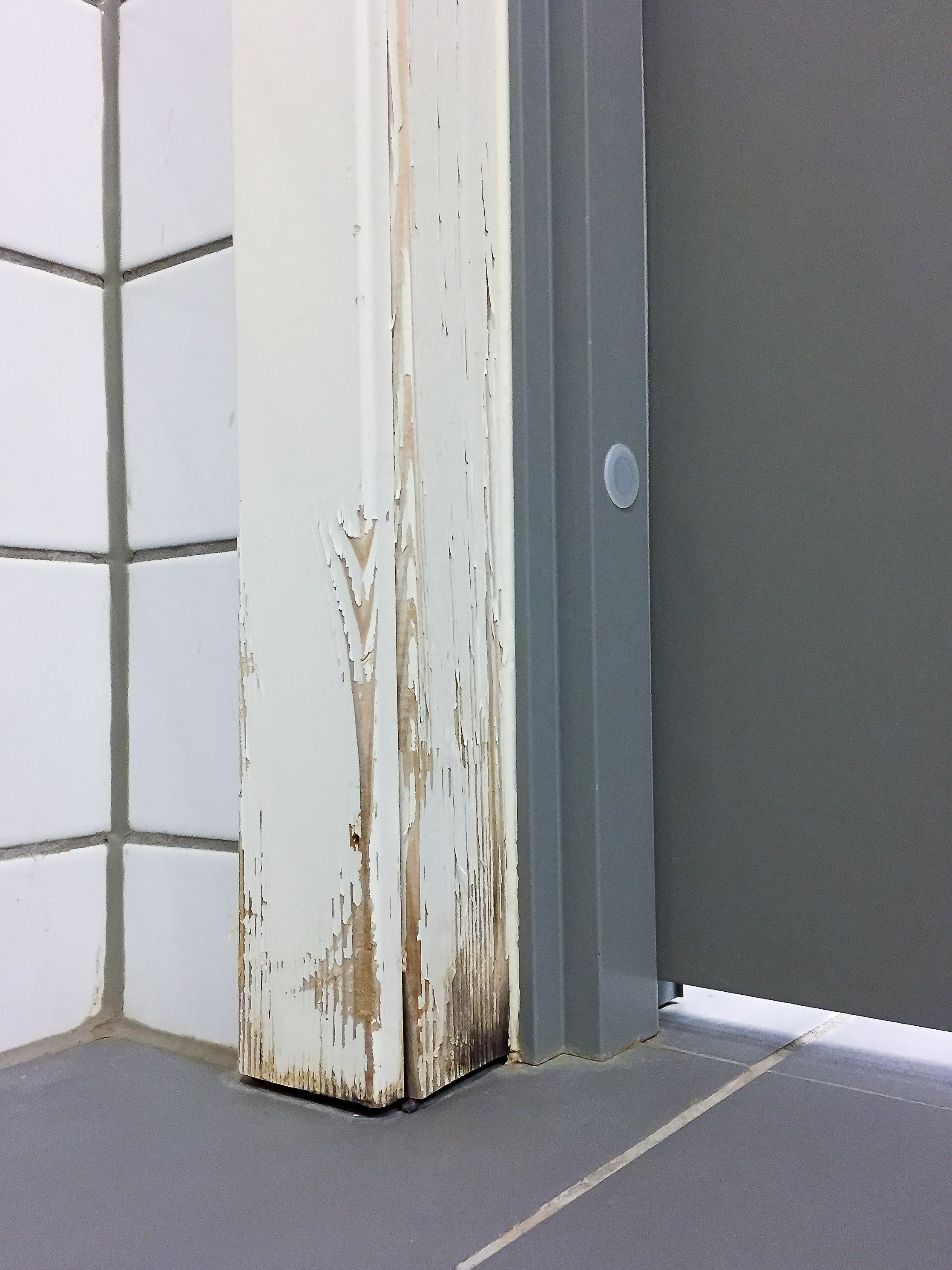 Trelister råtner på bad