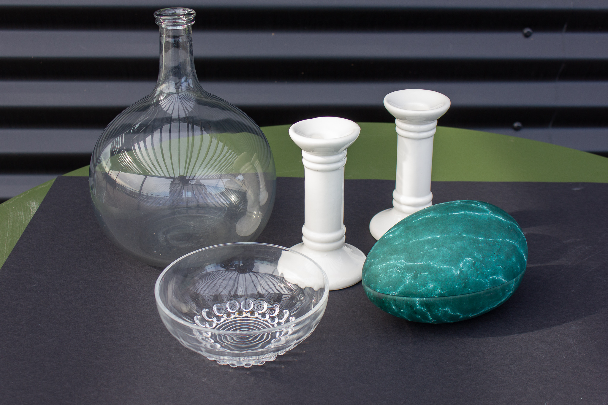 utvalgt interiør,  skål, lysestake, vase, egg