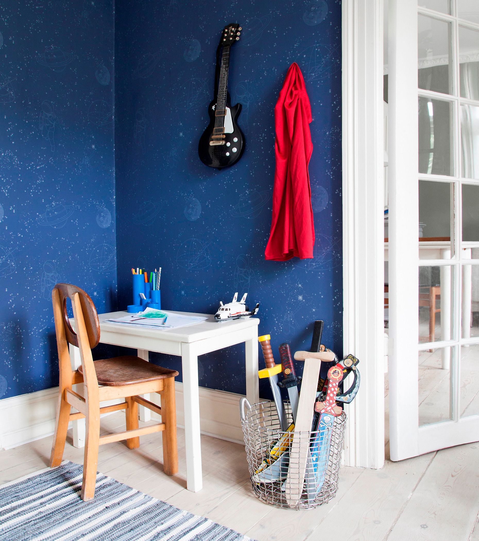 Blått tapet barnerom