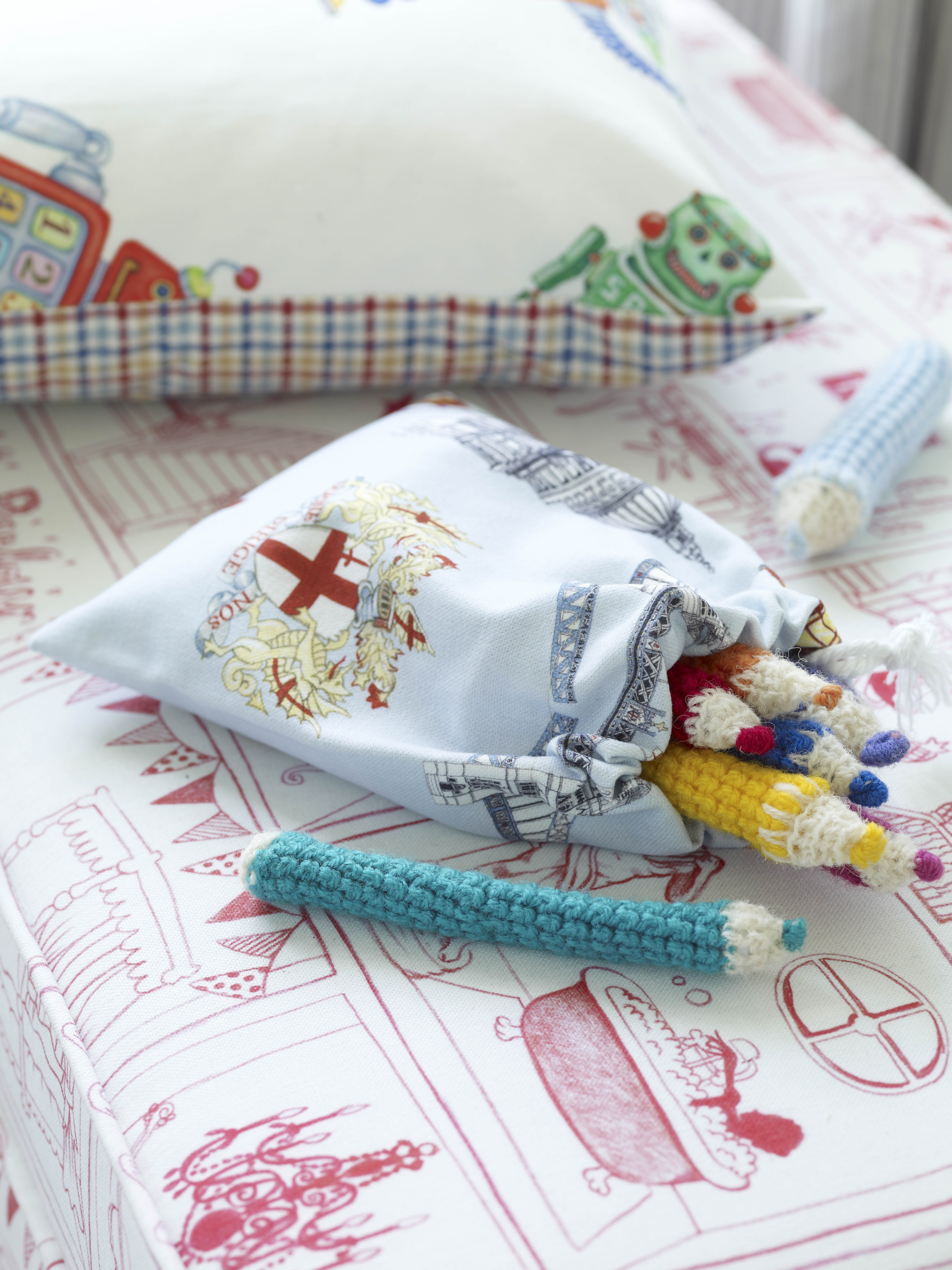 Sy små poser for oppbevaring. Praktisk og dekorativt!