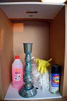 Alt som trengs er en pappeske, en boks spraymaling i ønsket farge og glans samt noe å vaske med. (Foto: Chera Westman/ifi.no)