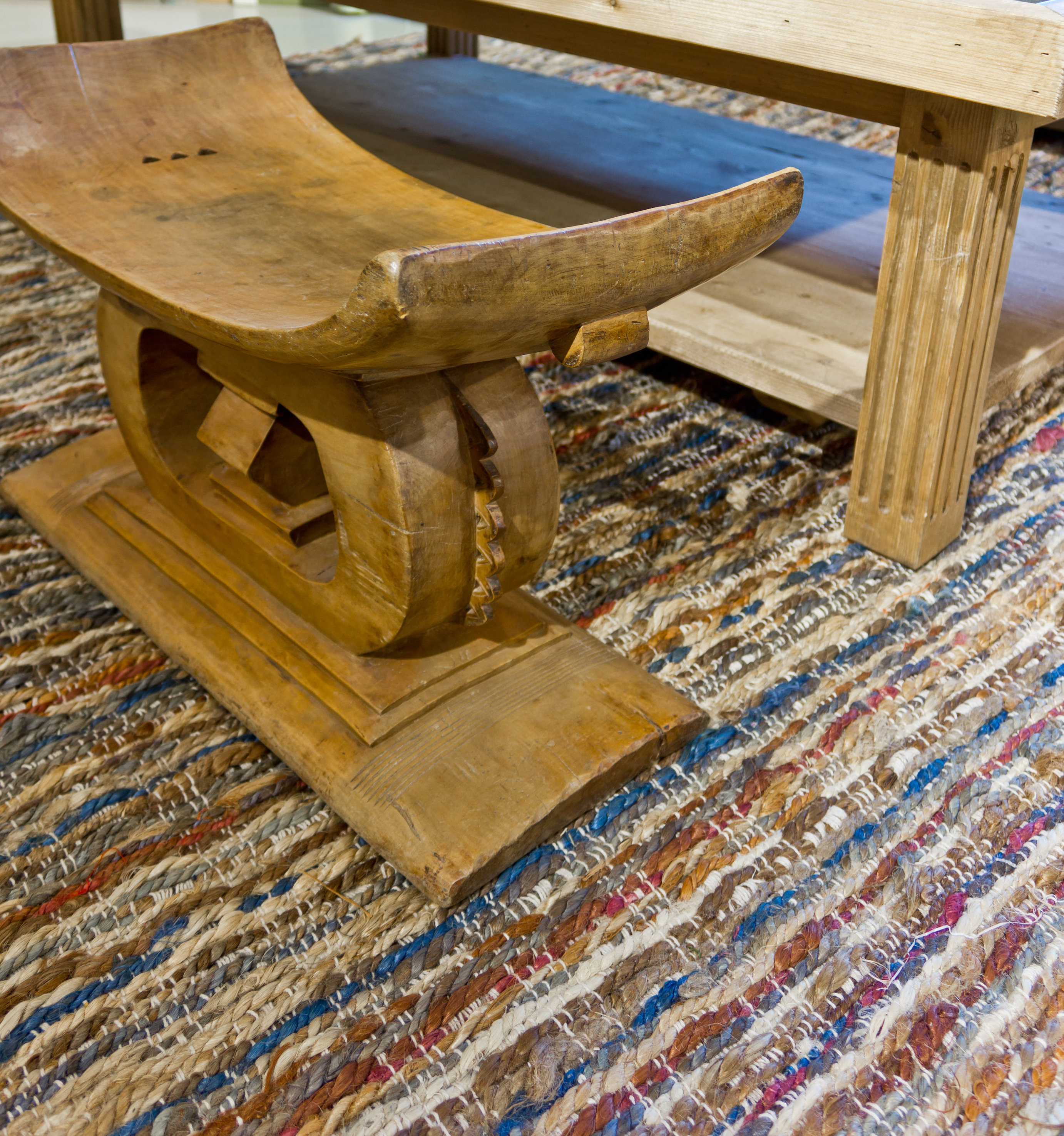 LETT VS. TUNGT: Lette tepper slipper lettere gjennom varmen enn tette og tunge tepper. Dette teppet har vi knipset hos Green Apple.