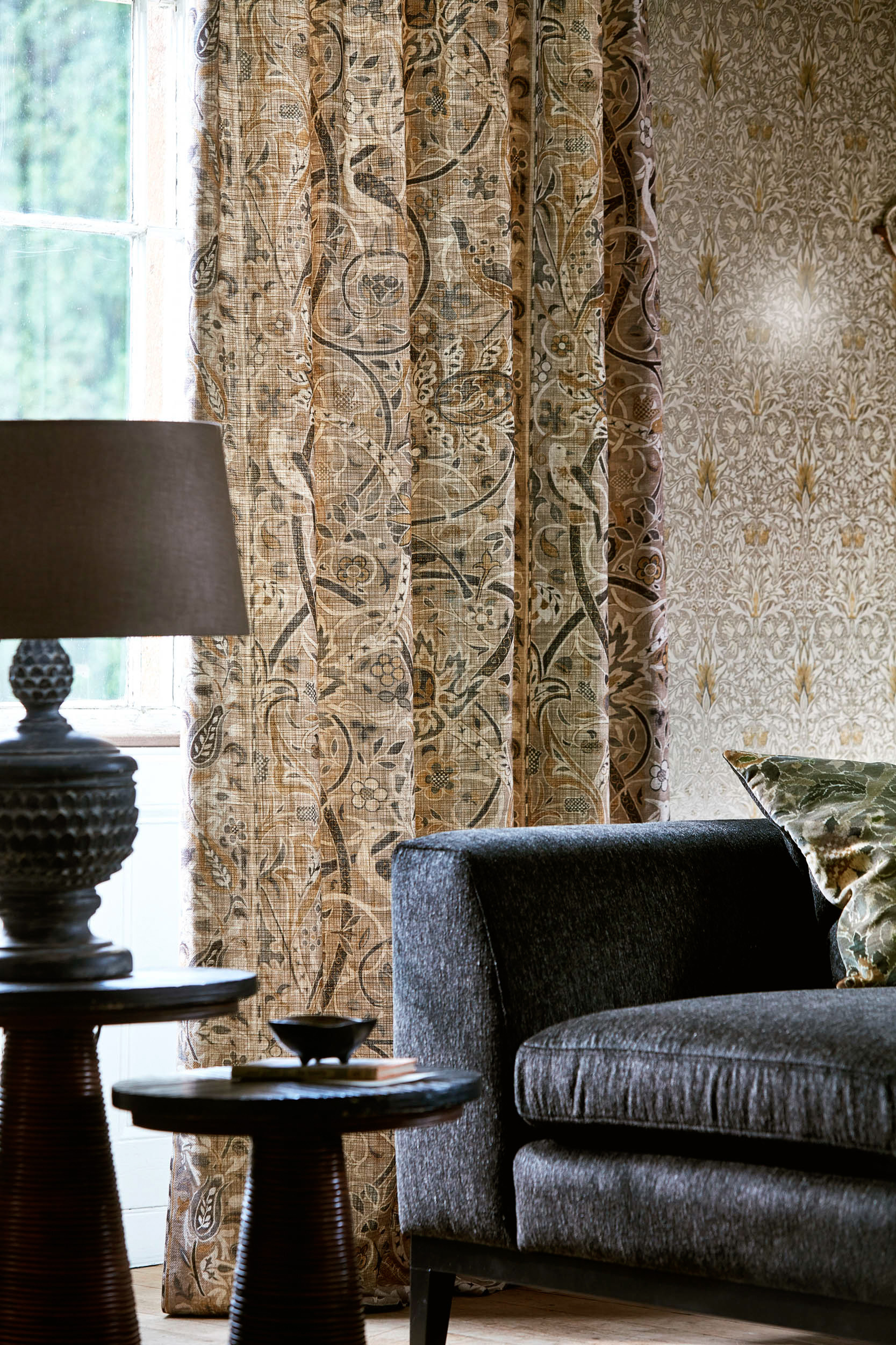 Lune gardiner i stua