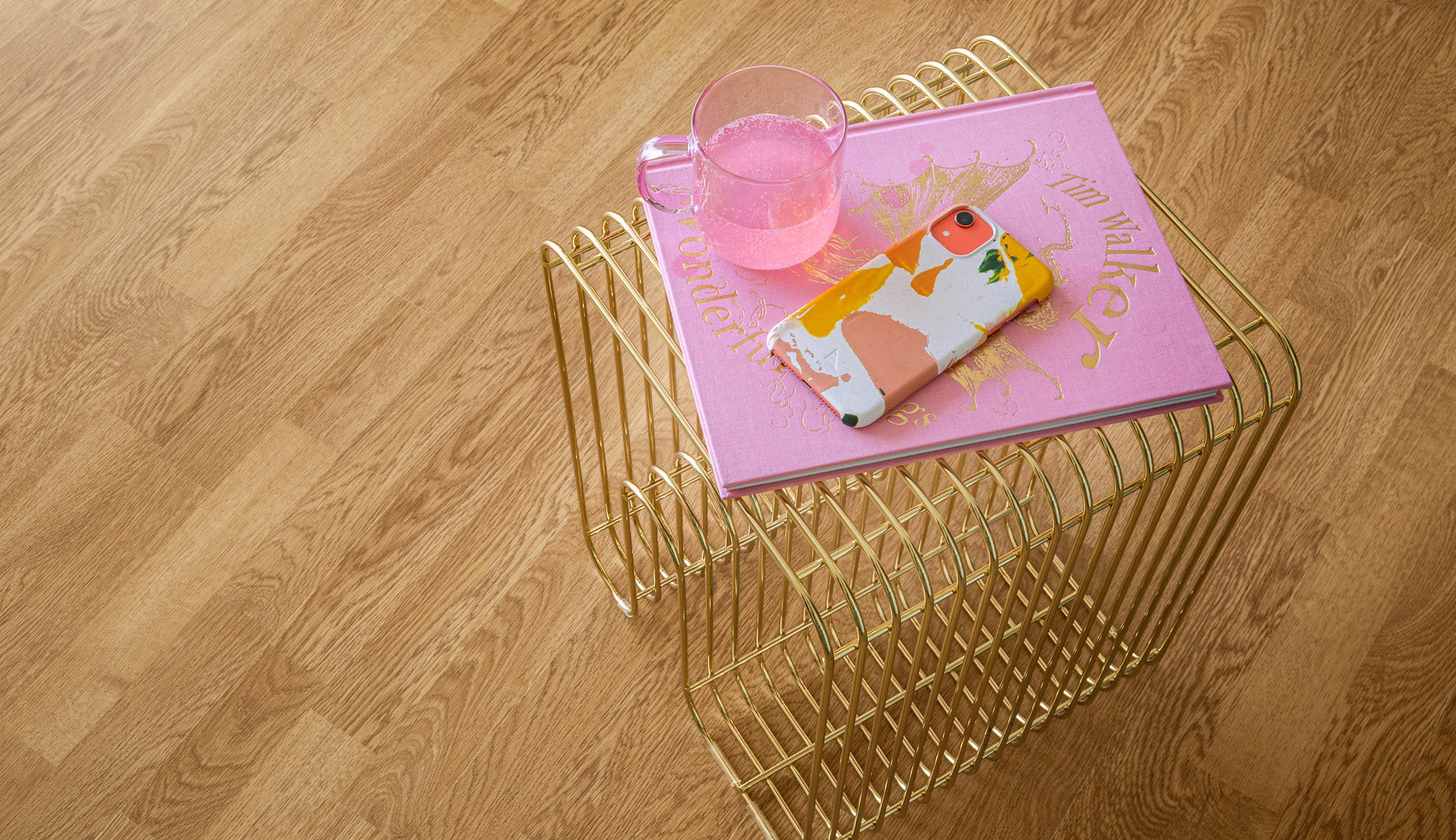 Lyddempende laminatgulv med bakside av kork