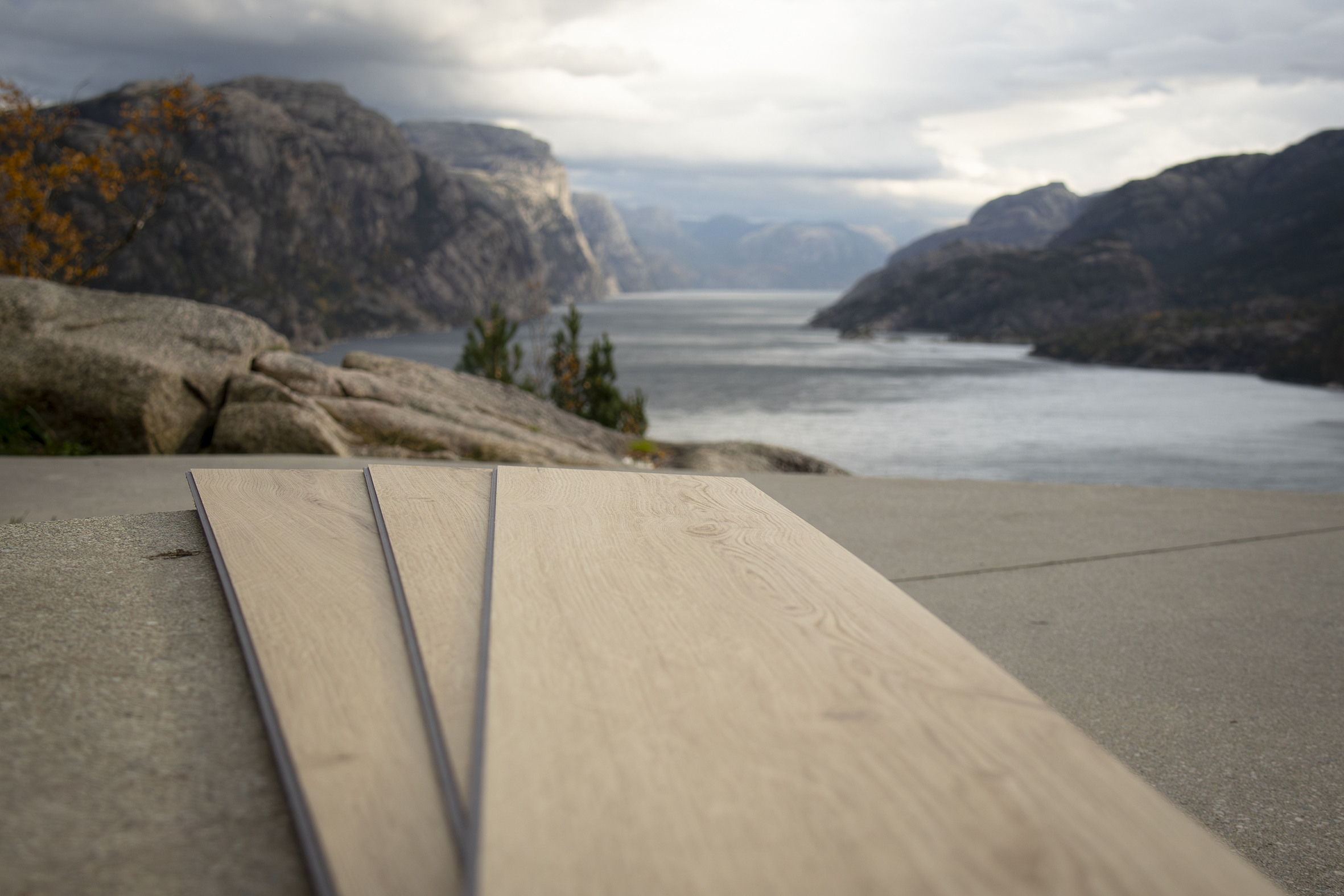 Her legges vinylgulvet Lysefjord i Lysefjorden