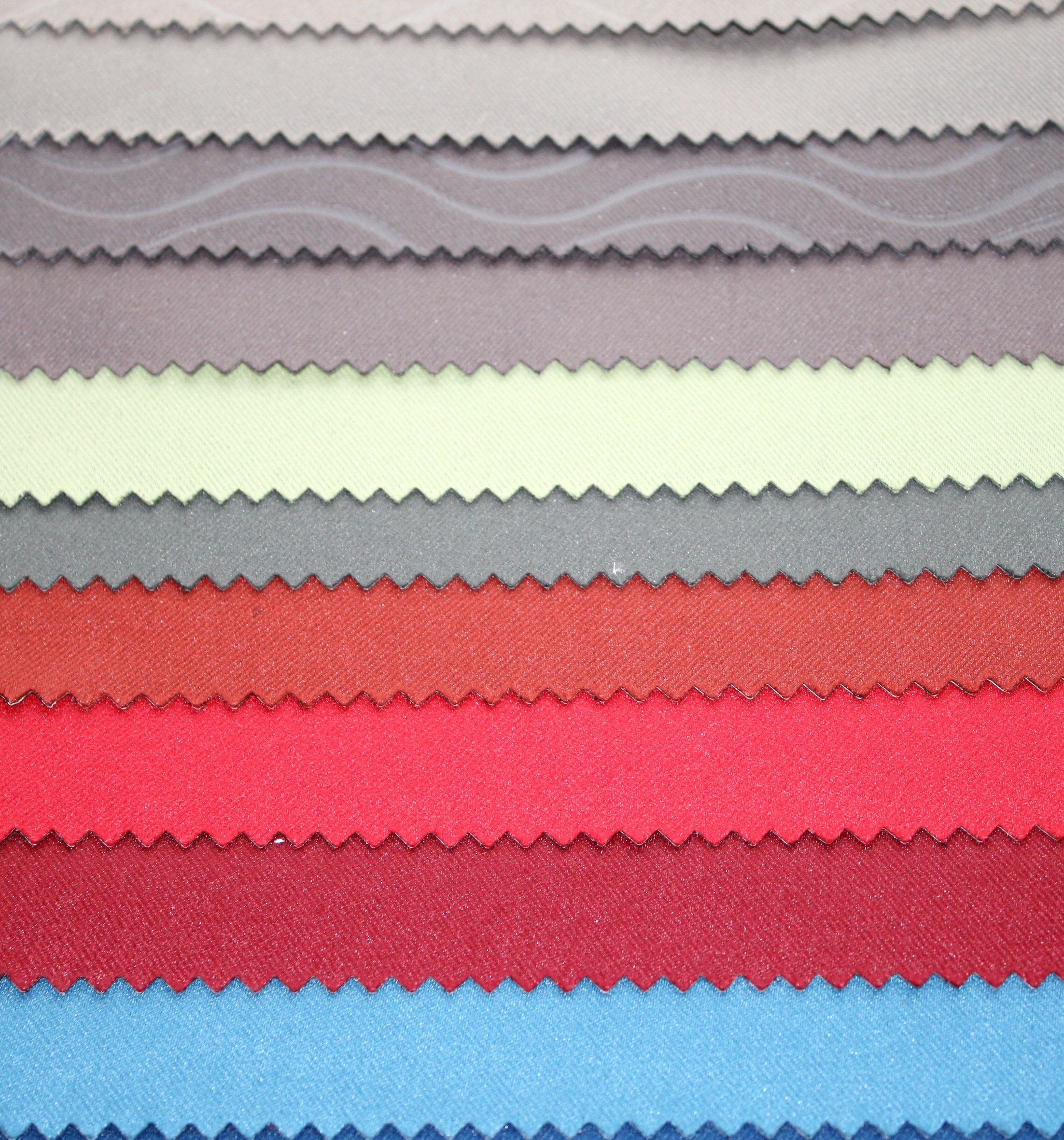 Lystette gardiner fås i forskjellige farger og kvaliteter.