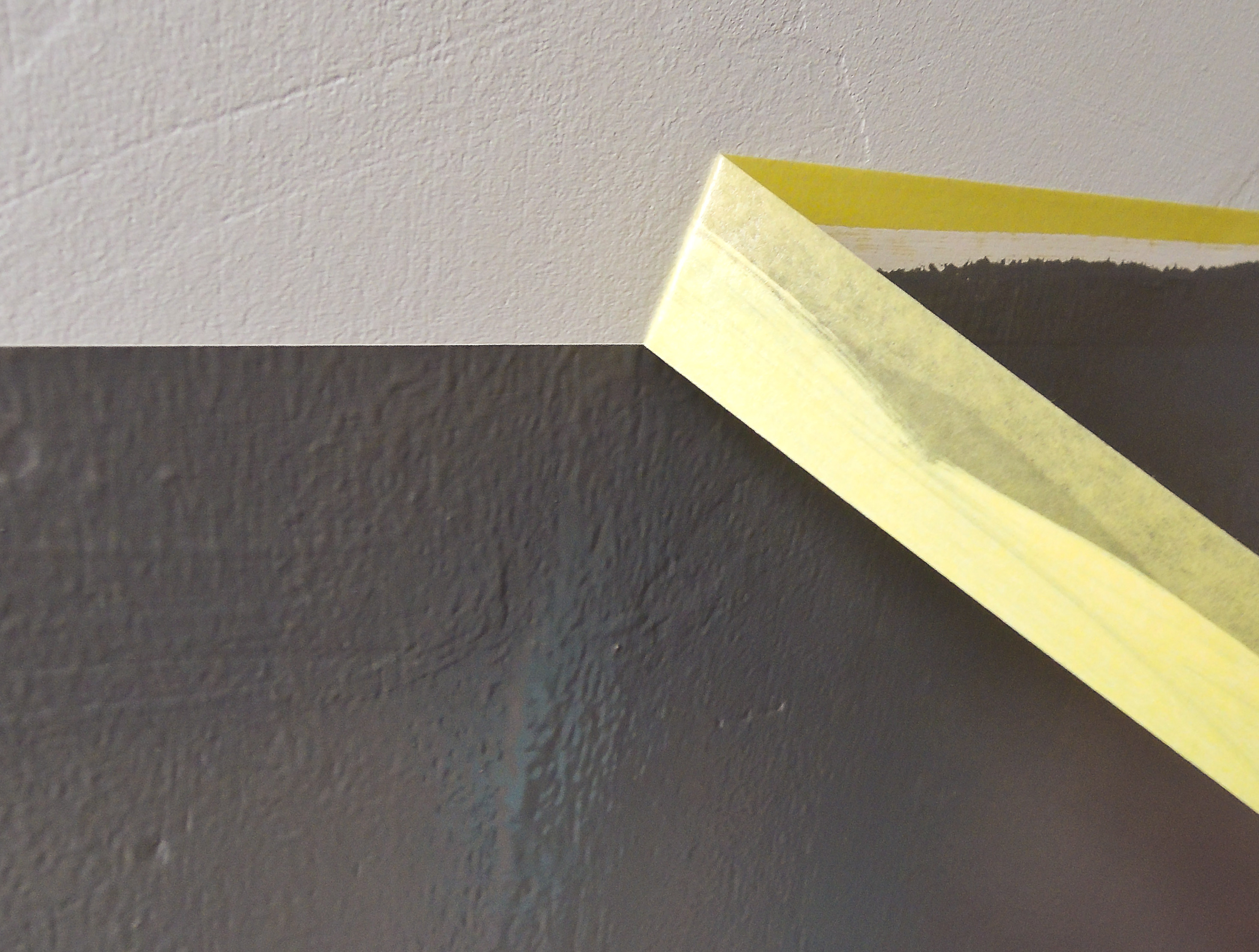 Mal tofarget vegg med skarpt skille
