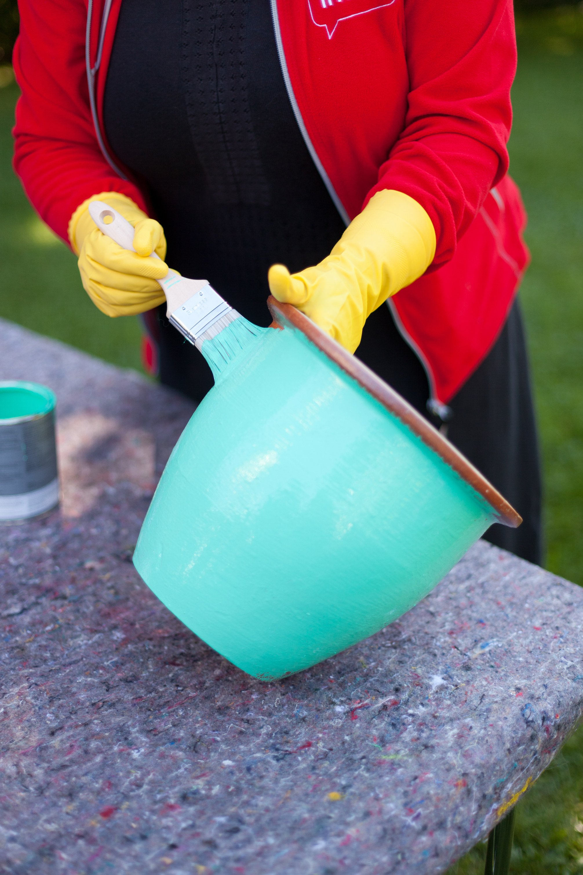 Denne hadde en matt glasur med ru overflate, og kunne males rett på den rene flaten.  