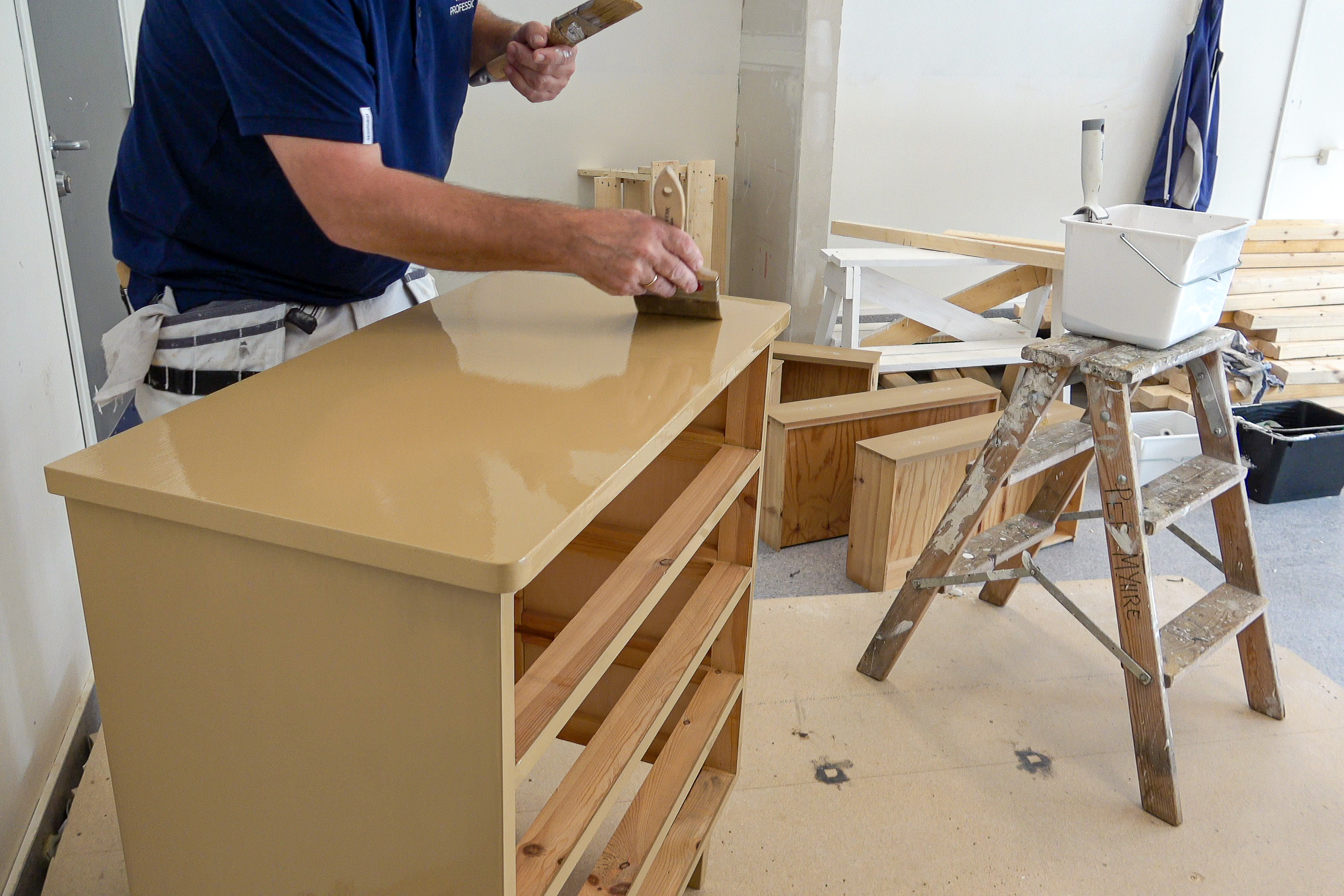 male eldre møbel, kommode