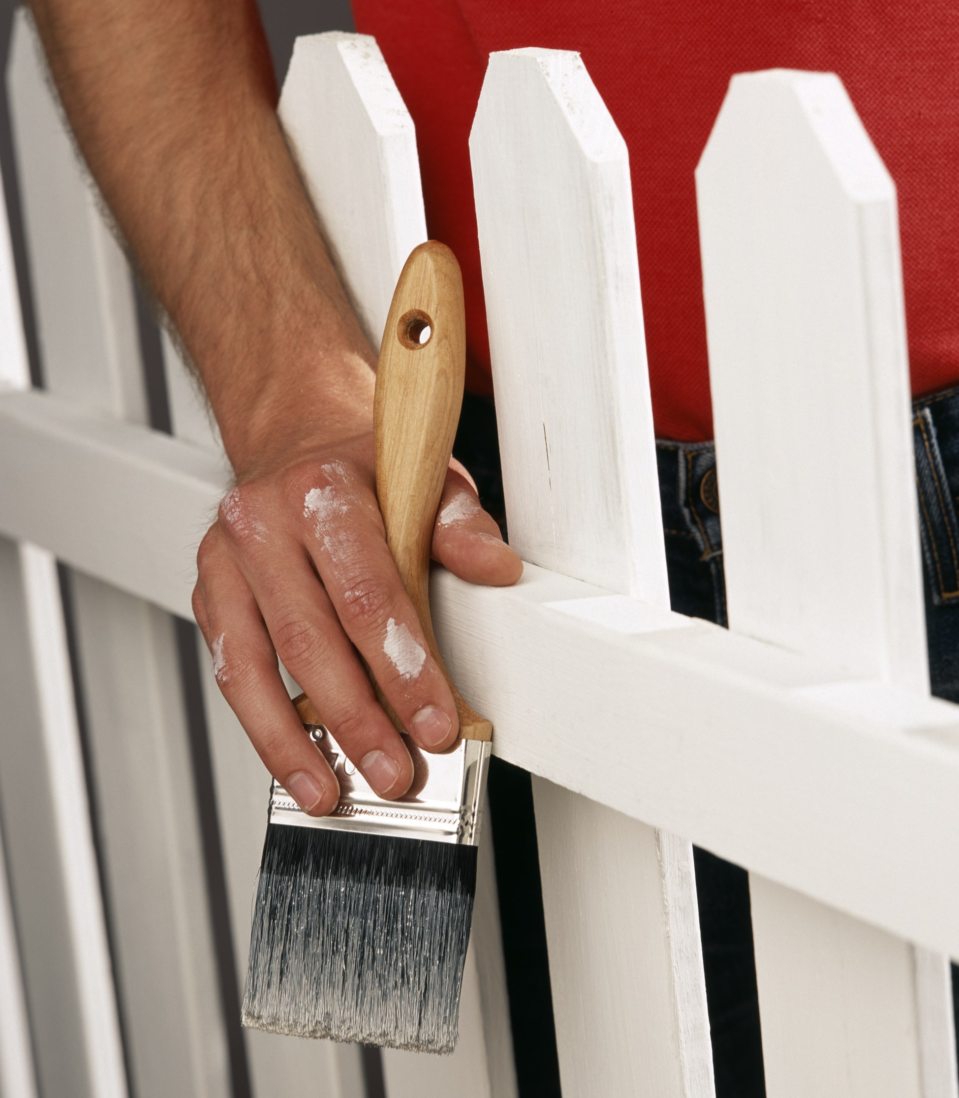 Slik maler du stakittgjerdet