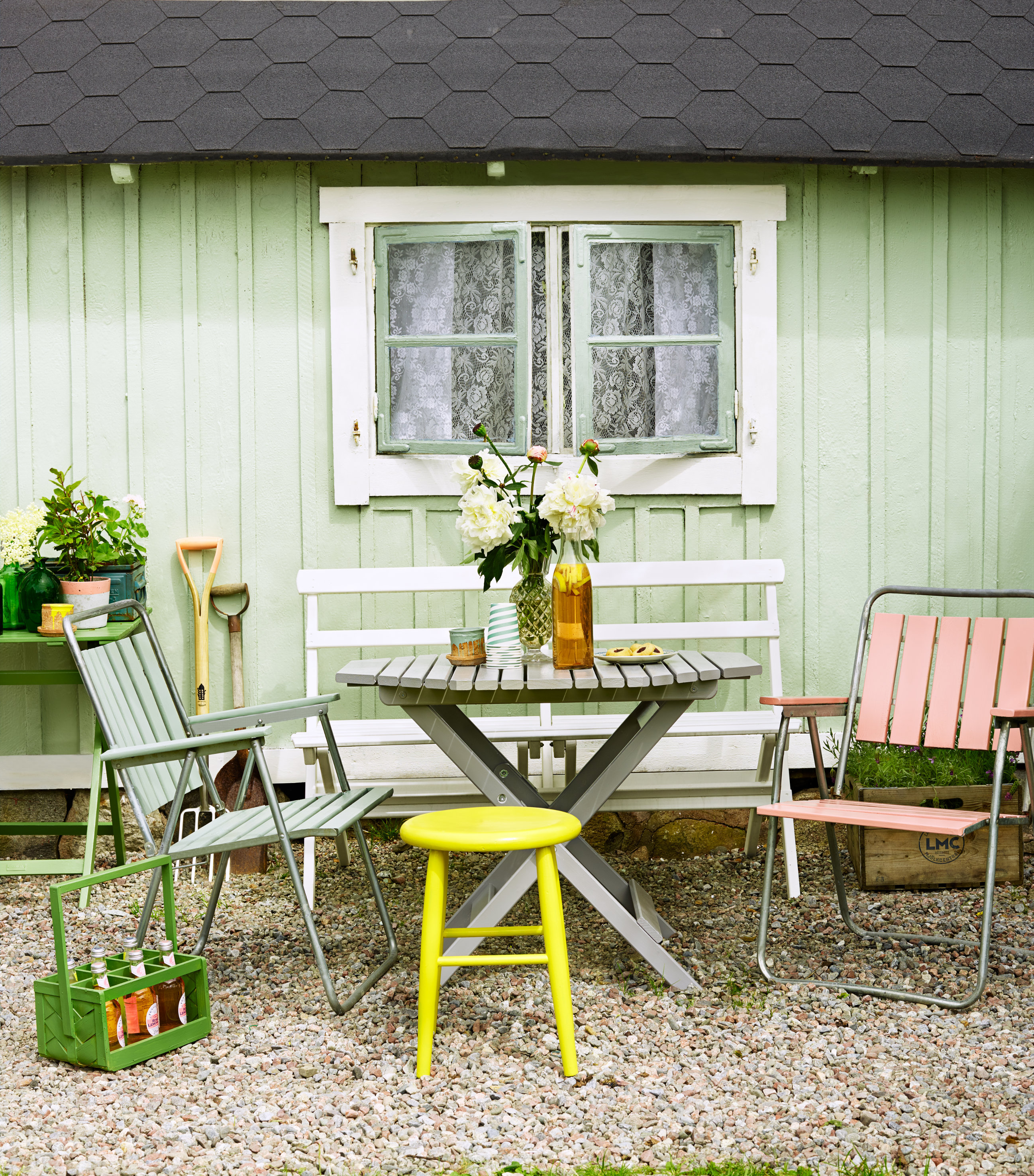 Velg vindusmaling til hagemøblene