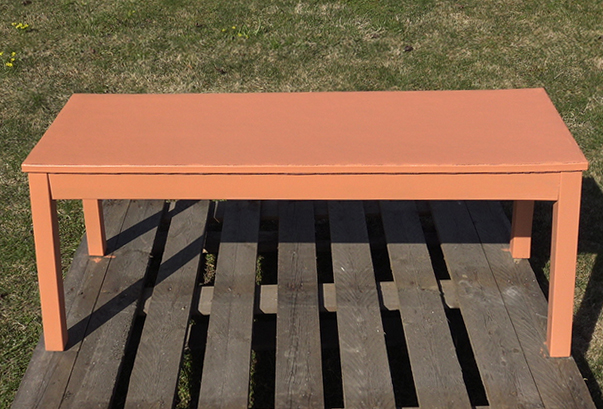 La det nymalte møbelet herde i 10 timer før du tar det i bruk. 