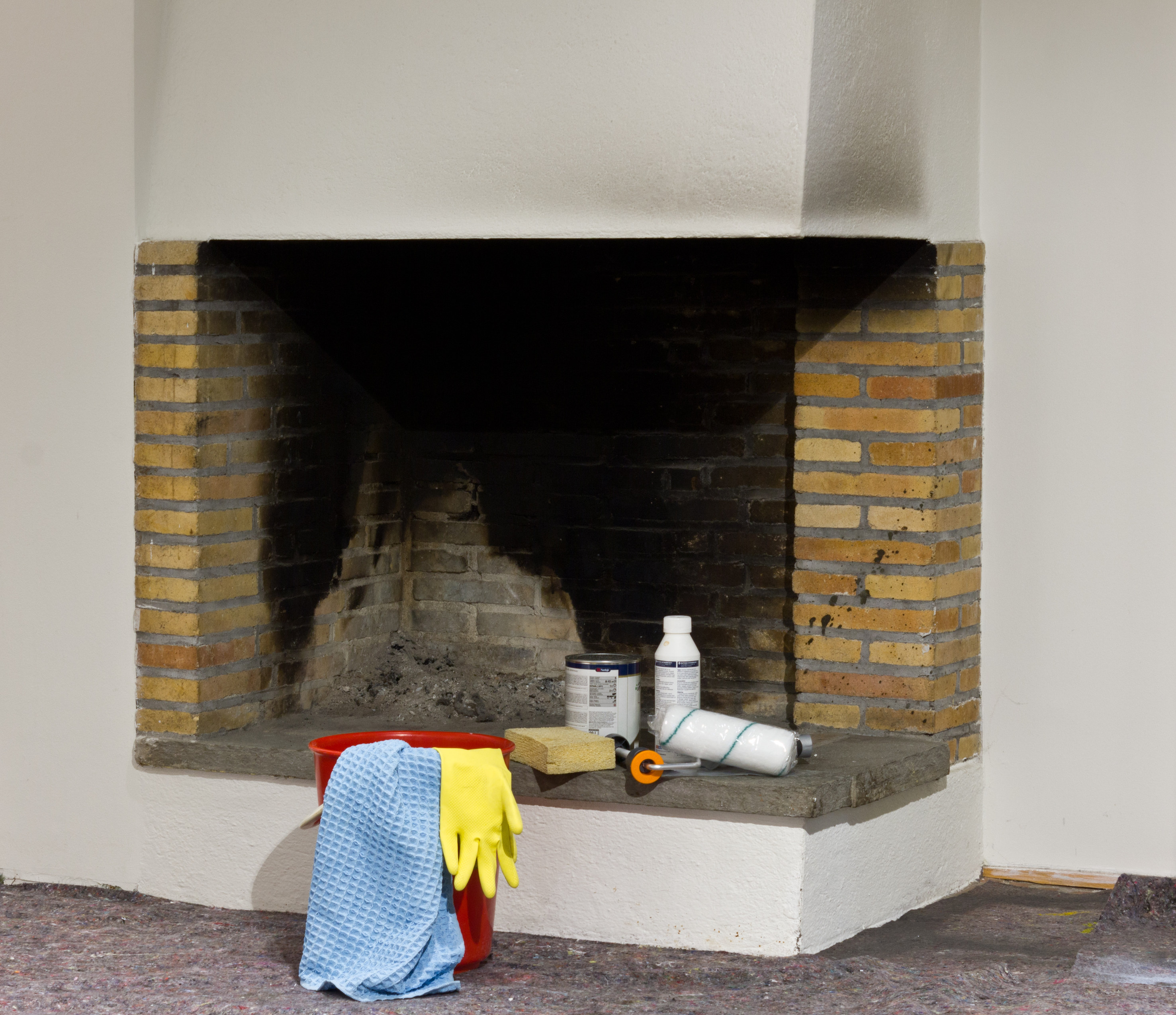 Utstyr til å male peis