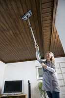 Vask taket før du maler. Tak- og veggmoppen sparer deg for mye arbeid. 