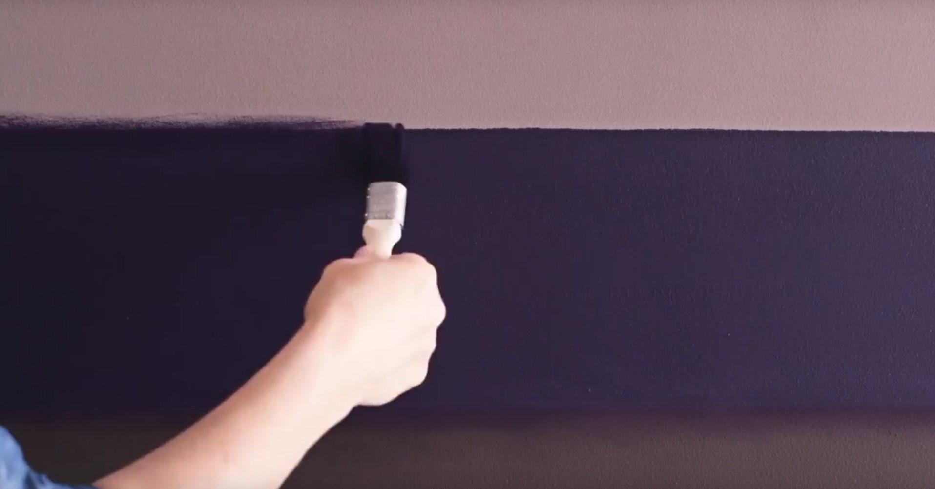 Tofarget vegg med utvisket skille