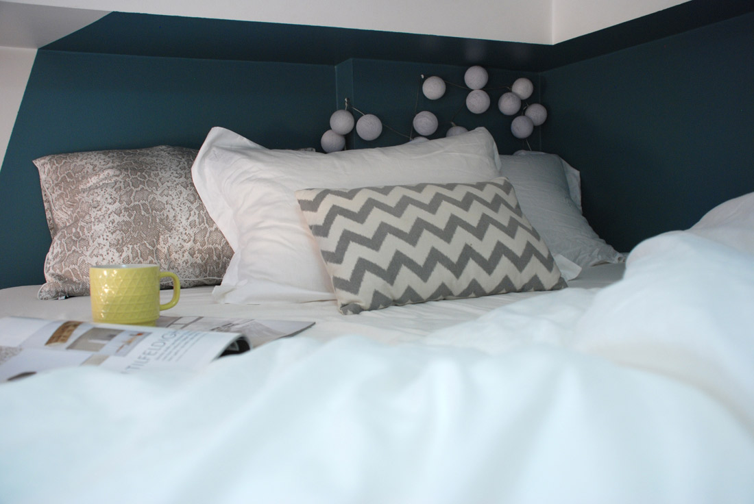 Ikke vær redd for at fargen blir for mørk. Kombinert med lyse nyanser er fargen Nattehimmel fra Butinox en god veggfarge.