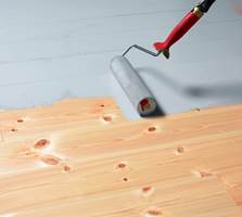 Maling er den enkleste måten å fornye et gammelt gulv på. Du får en rask og rimelig fornyelse med stor effekt - og det er ikke vanskelig!