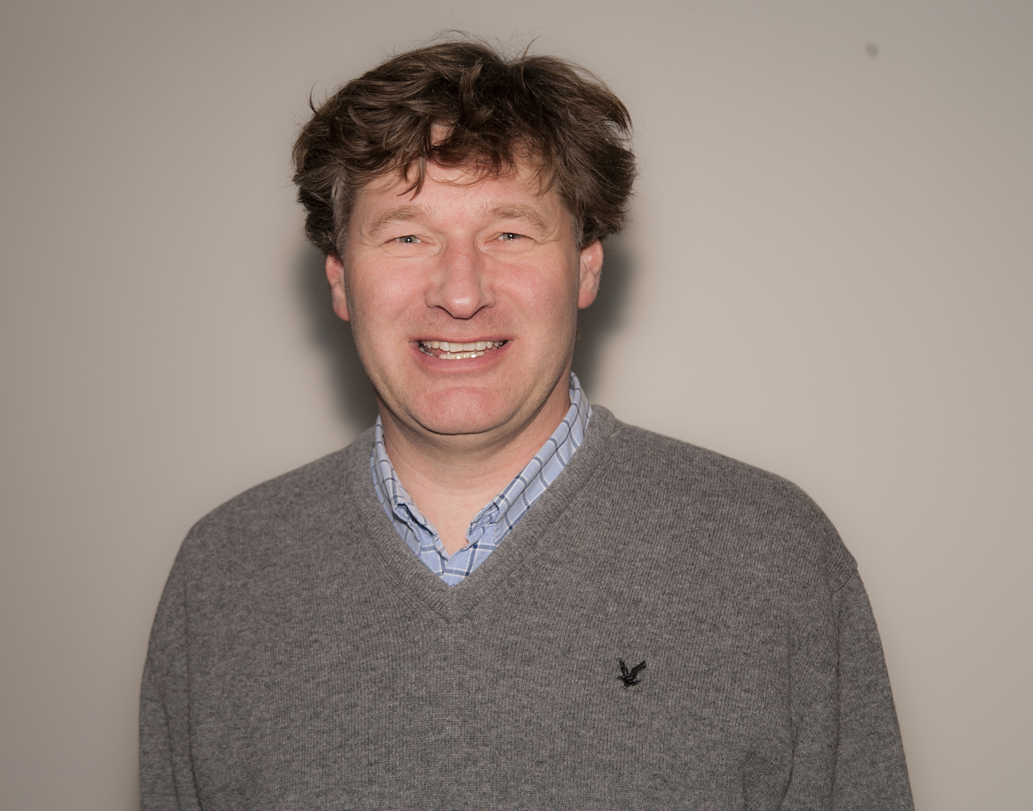 - Å bruke en våtromssertifisert håndverker gir en trygghet for kunden for at håndverkeren faktisk kjenner til de normer som kreves i et våtrom, sier malermester Østen Bjørvik.