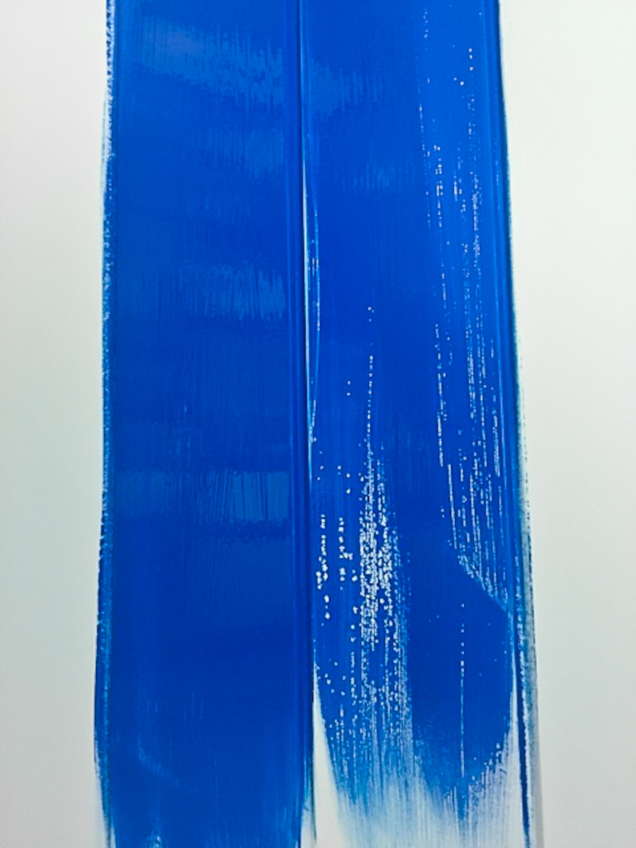  FISKEØYNE:  Mangelfull forvask (t.h.) gir dårlig vedheft og kan føre til at malingen trekker seg sammen på flaten, istedenfor å flyte pent ut. (Foto: Jordan)