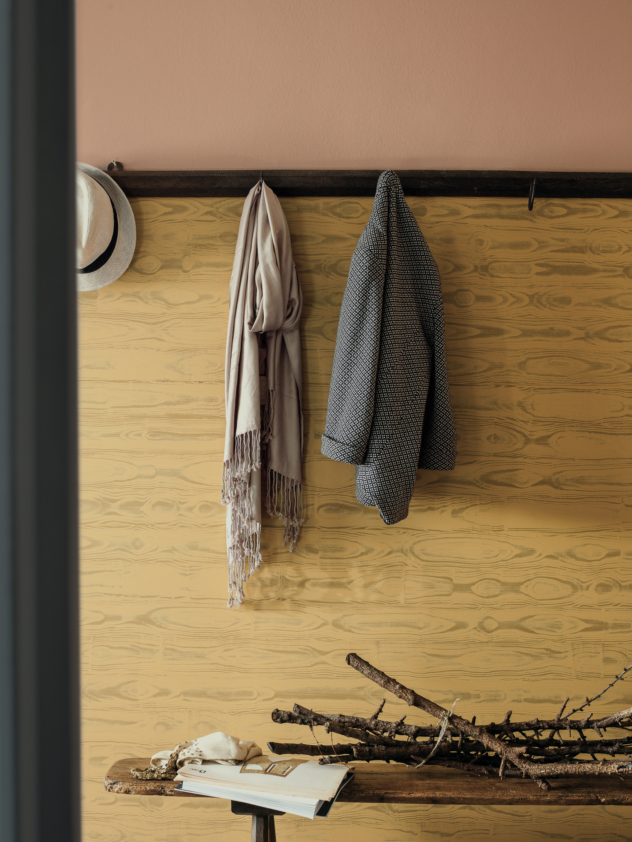 Den gylne okergule fargen Ochre Gold er den fargen Nordsjö tror mest på til neste år. Den varme gulnyansen passer fint sammen med dempede jordfarger.