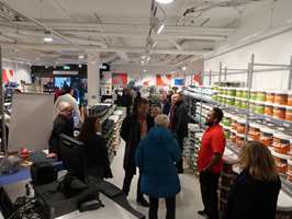 <b>FOLKSOMT:</b> Alle som har noe i oppussingsbransjen å gjøre var på plass da Mal Proff og Fargerike åpnet sine nye butikker på Kiellands Plass i Oslo. 