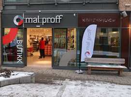 <b>PÅ GATEPLAN:</b> Inngangen til Mal Proffs nye butikk i Oslo er fra gateplan. Kundene til Fargerike får inngang via kjøpesenteret på Alexander Kiellands Plass.