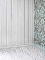 På en kontrastvegg kan gjerne gulvlisten males i en matchende farge som veggen.