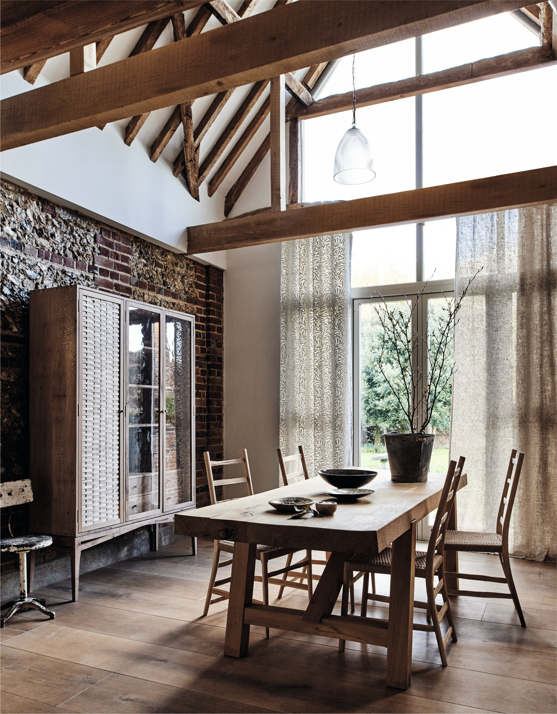 MANGFOLDIG: Ensfarget, trykket mønster eller brodert – alle teknikker er like aktuelle. (Foto: INTAG)