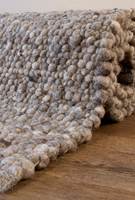 <b>HÅNDVEVD:</b> Håndvevde gulvtepper laget av tovet ull gir et slitesterkt og varmt underlag. (Foto: Teppeabo)