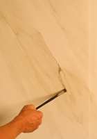 Lag markerte streker med liten pensel.<br/><a href='https://www.ifi.no//a-la-marmor'>Klikk her for å åpne artikkelen: À la marmor</a><br/>Foto: 