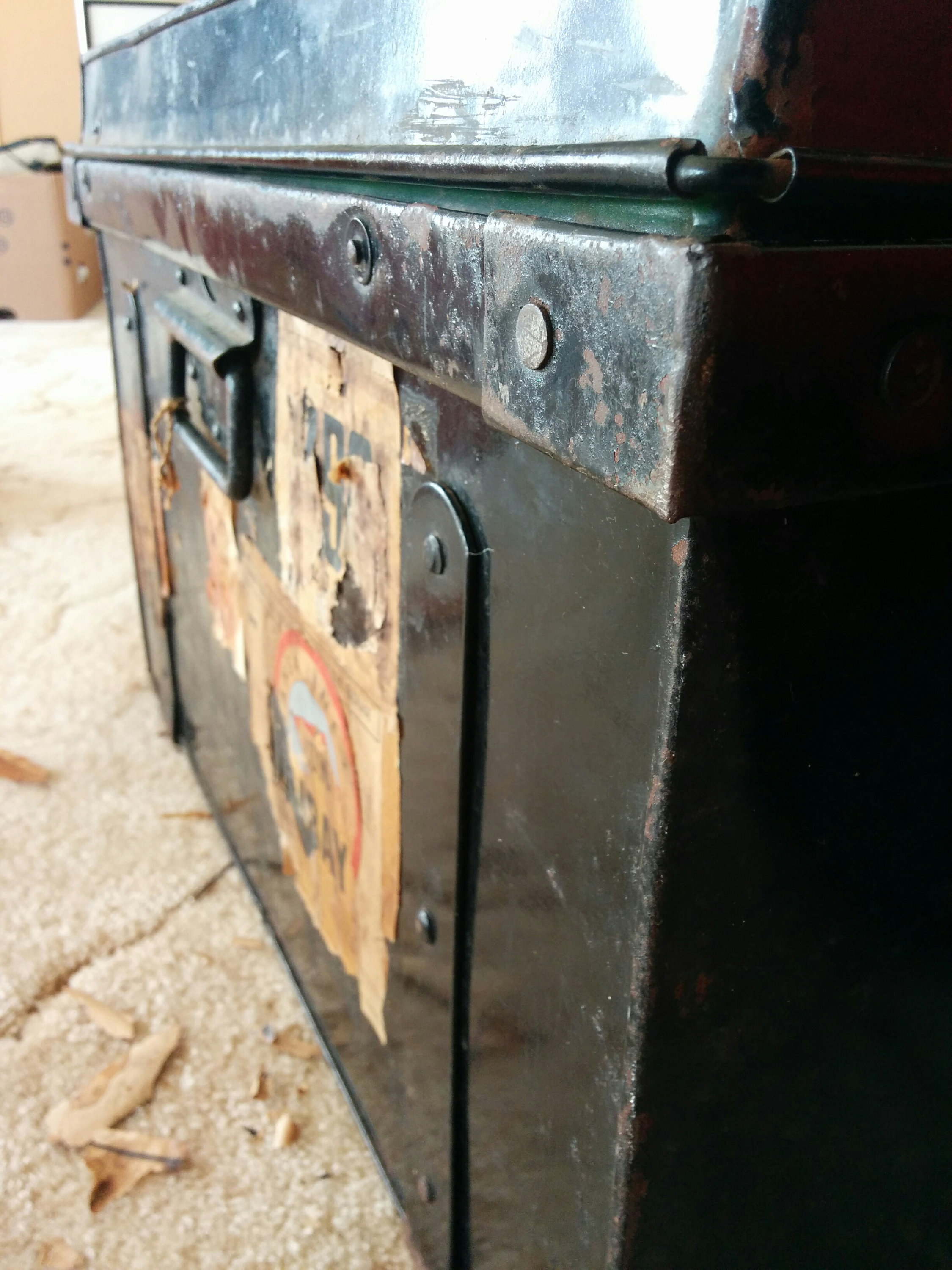 Hvordan male metallkiste?