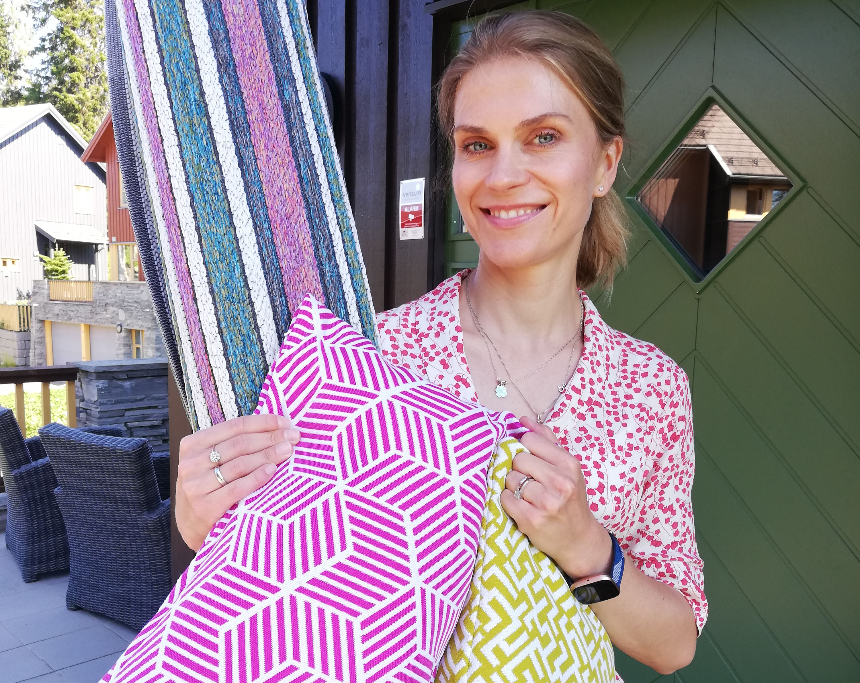 Skift stil på terrassen med tepper og tekstiler