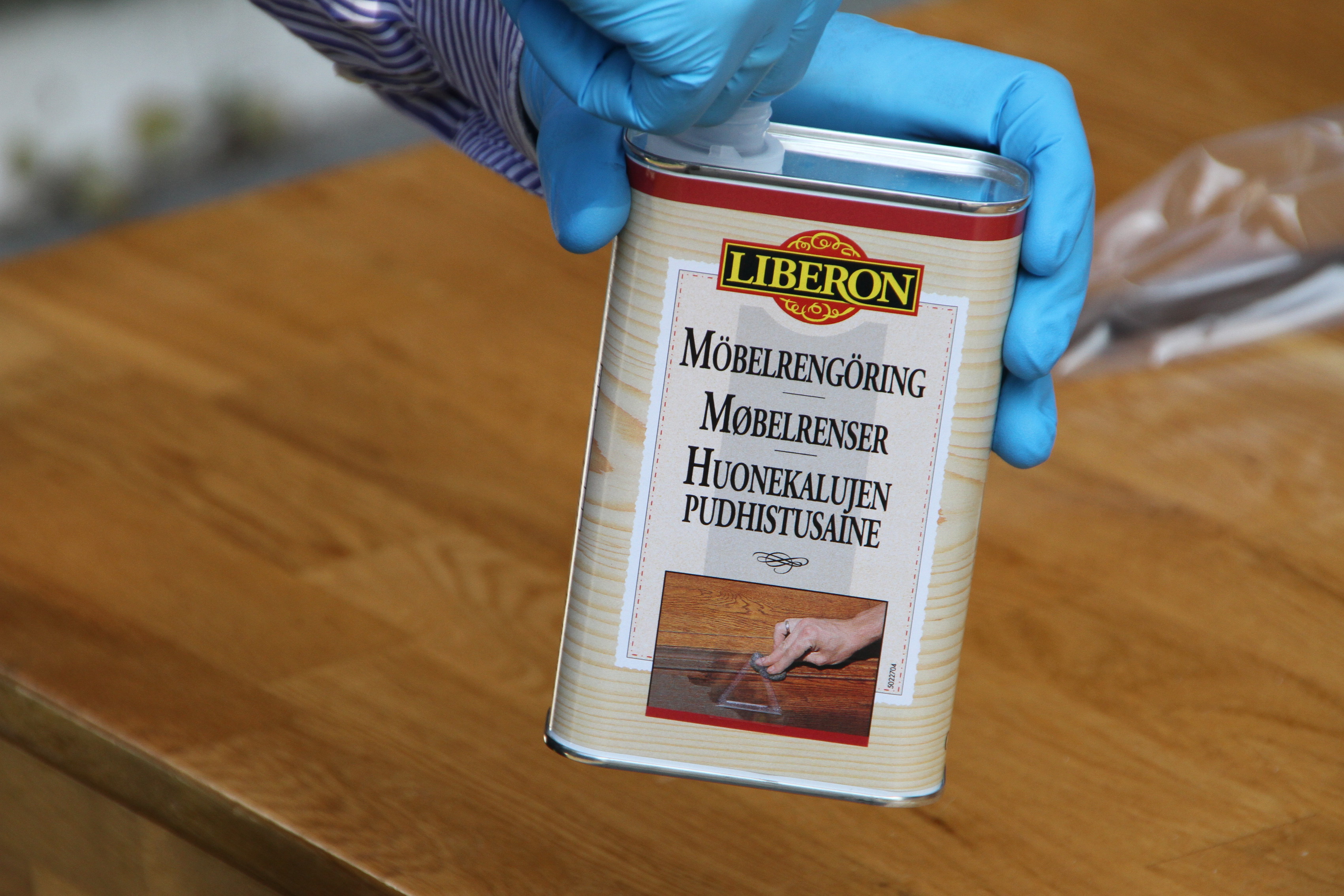 MØBEL: Alanor anbefaler å vaske med Møbelrenser når rustfrie overflater skal rengjøres. (Foto: Robert Walmann/ifi.no)