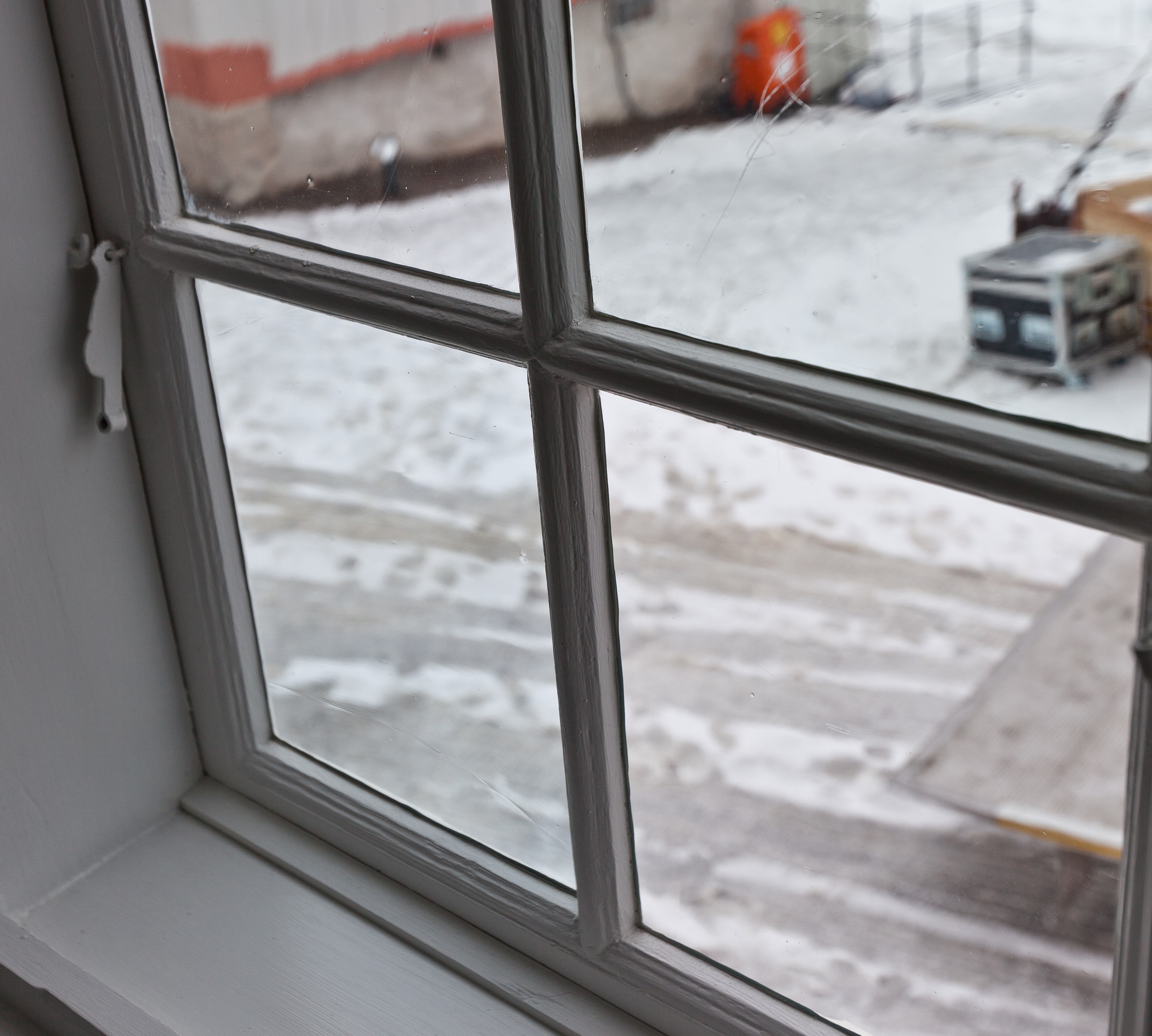 Grått vindu