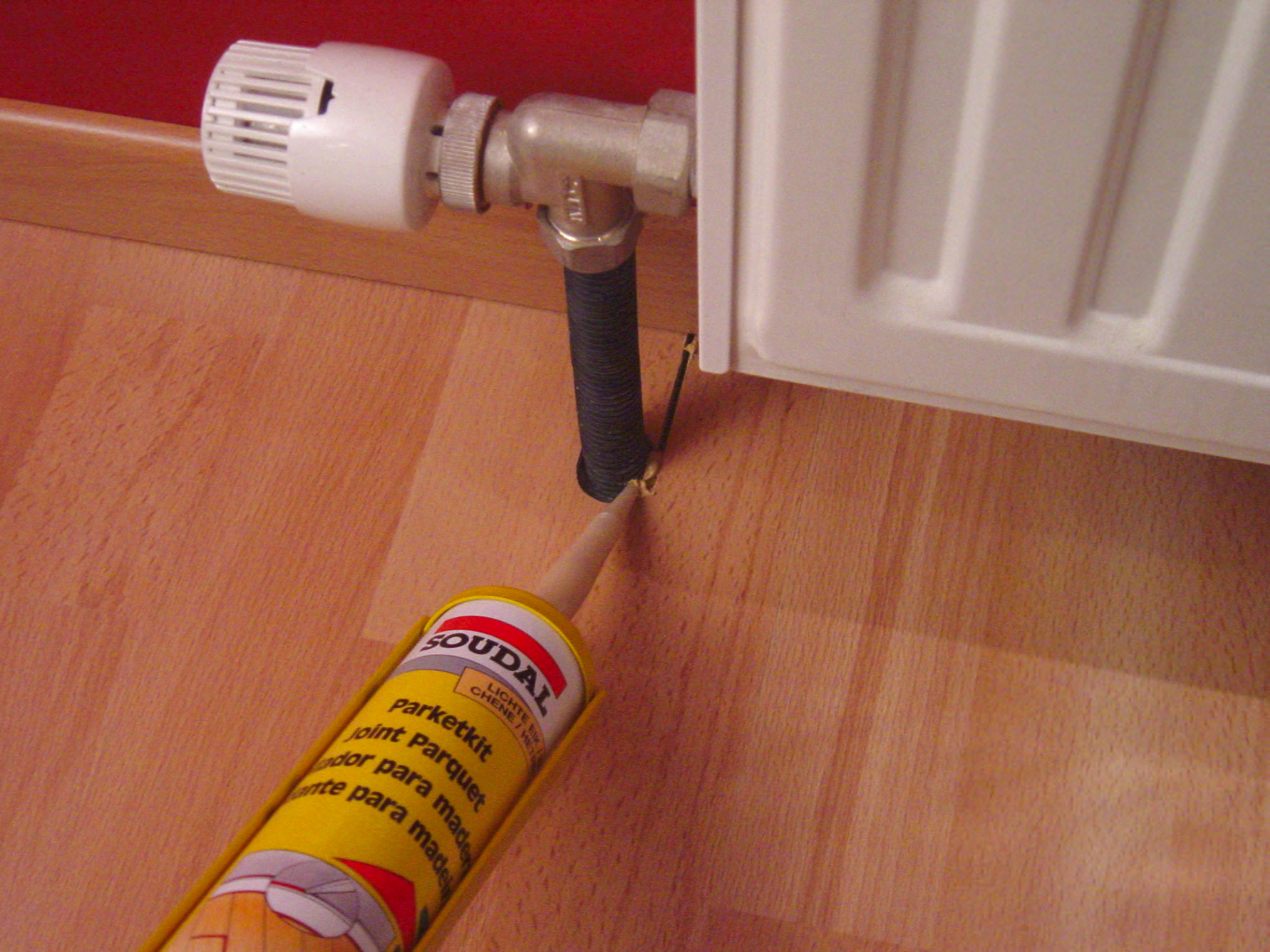 Skjul sprekker i gulvet