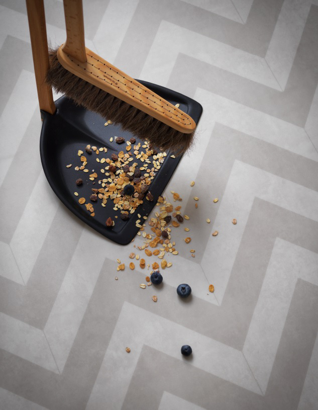 M&Oslash;NSTER: Boligvinyl kommer i mange ulike design. P&aring; trendtoppen akkurat n&aring; er fiskebeinsm&oslash;nster &aacute; la parkett og grafiske m&oslash;nstre. Boligvinyl er et slitesterkt og robust materiale med mange gode bruksegenskaper. (Foto: Tarkett)