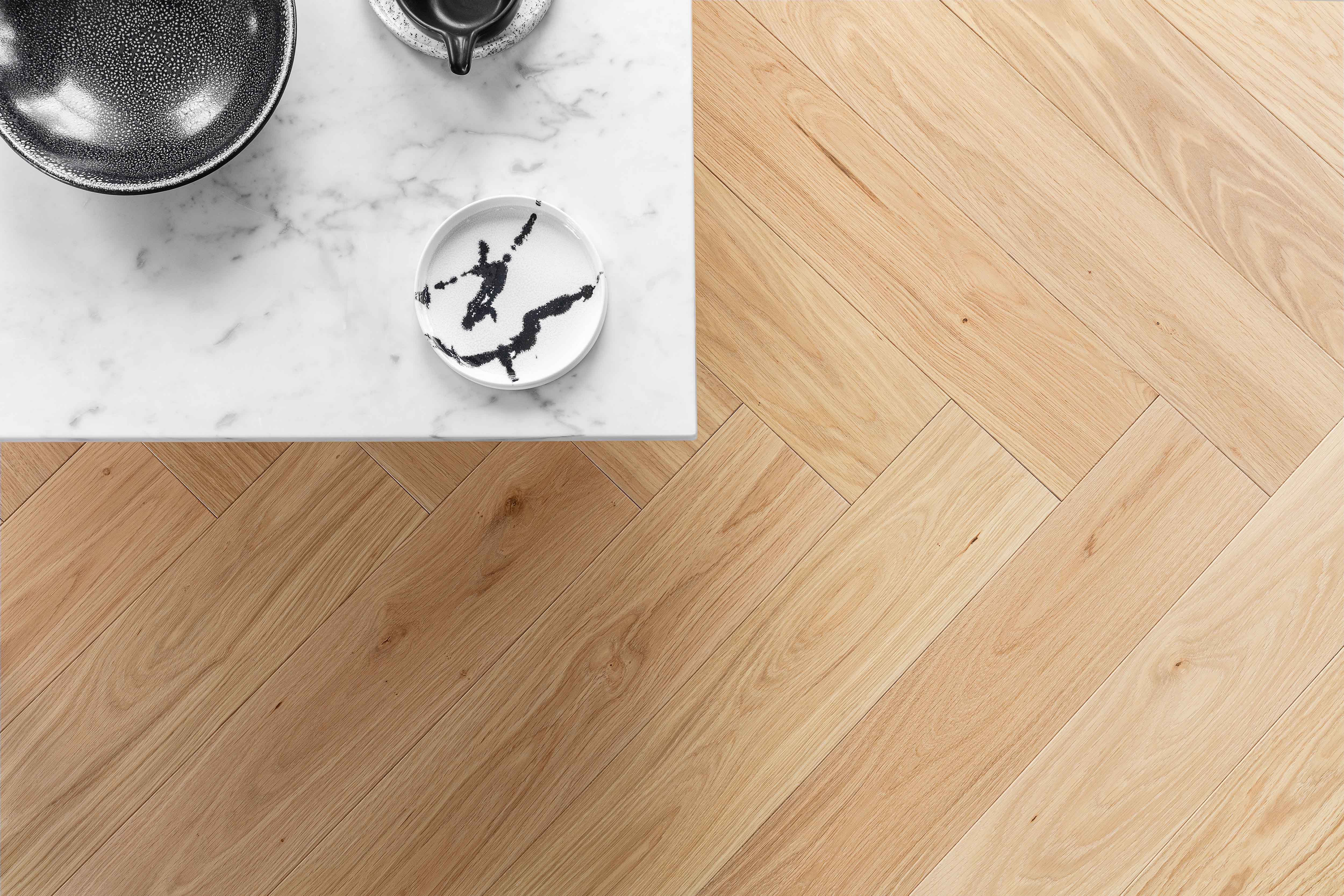 Skandinavisk lys parkett fiskebeingulv