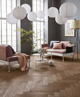 <b>INDUSTRIELT:</b> Segno Eik Old Grey kan gi rommet et mer moderne og industrielt uttrykk. Det har et naturlig og rustikt utseende med tydelig innspill av kvister og årer.